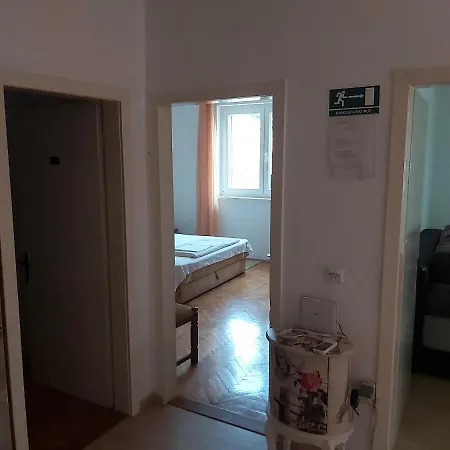 House Petar By Sea Τρογκίρ