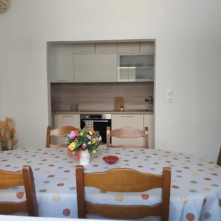 House Petar By Sea *