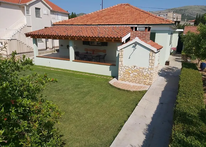 House Petar By Sea